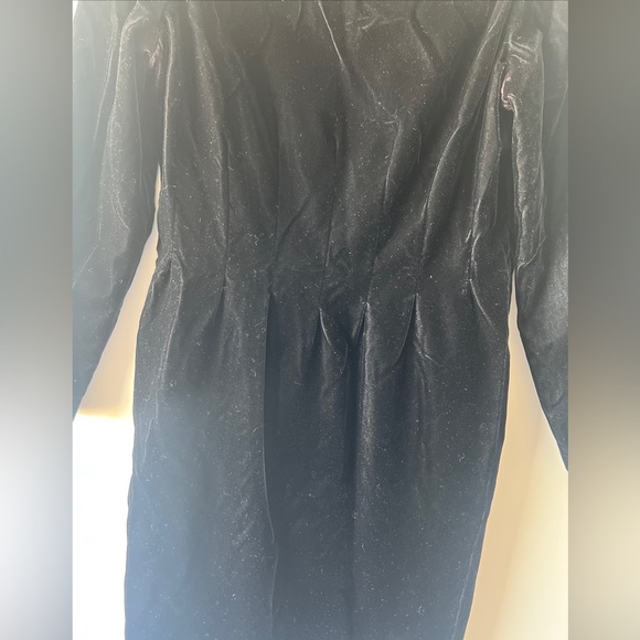 Karin Steven Petites Black Velvet Dress With Back Slit In Size 8 - Picture 6 of 9